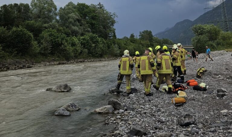 Badeunfall bei Familienausflug: 22-Jähriger und Bub (10) ertrinken