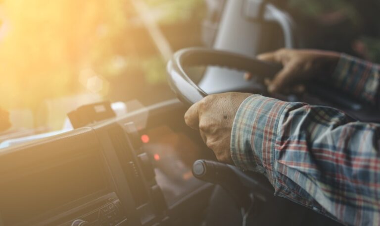 Vater erfasst eineinhalbjährigen Sohn mit Traktor – Ärzte kämpfen um sein Leben