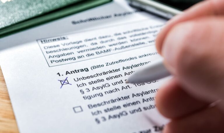 57 Prozent mehr Anträge – Syrer und Iraner wollen Österreich-Pass