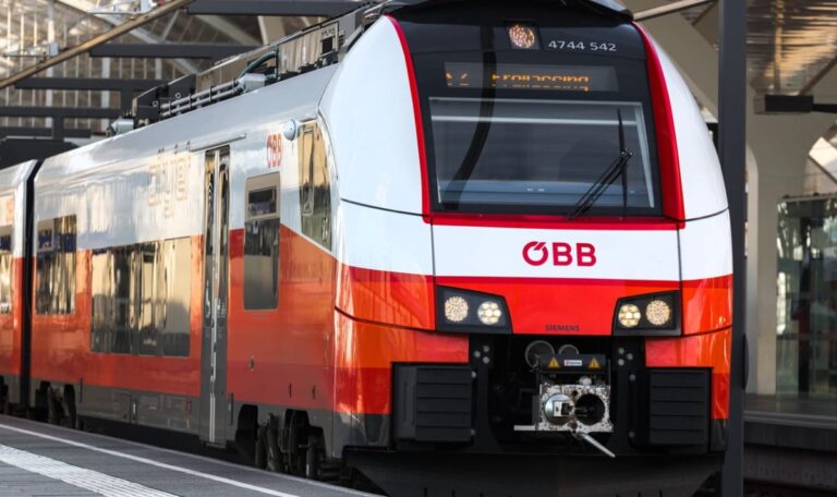 Passagier-Ansturm auf ÖBB-Railjet: Polizei schmeißt Fahrgäste raus