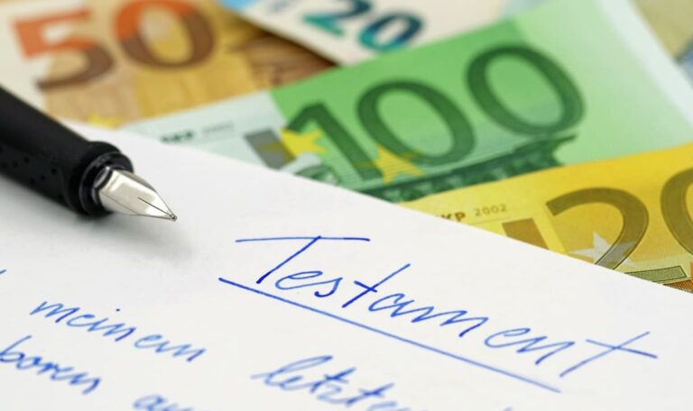 Doppelgänger beim Notar: Pflegerin erschlich Millionen-Erbe