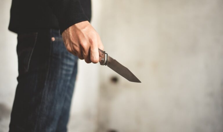 Streit über Baustellen-Schulden eskaliert: Brüder mit Messer attackiert