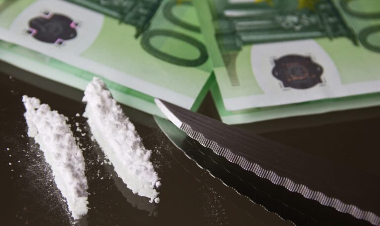 Sechs Personen beobachtet – zwei Dealer verhaftet