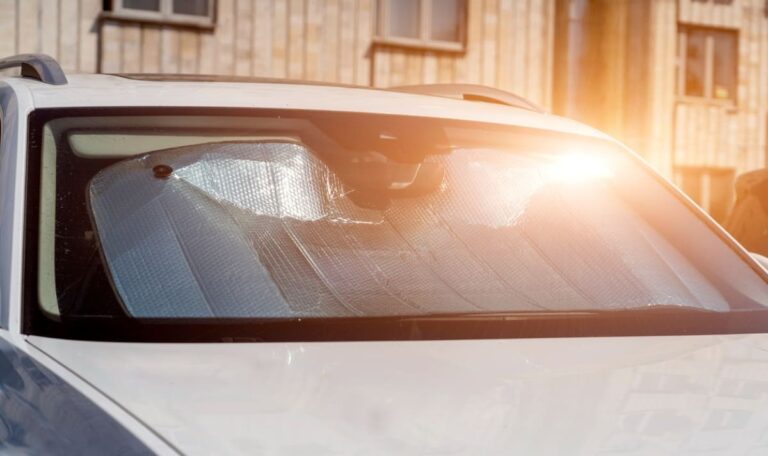 Hitzetod mitten in der Stadt: 69-Jähriger stirbt in geparktem Auto