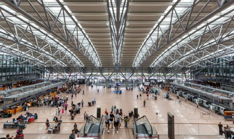 Flughafen Hamburg evakuiert – Flugbetrieb nach Alarm gestoppt