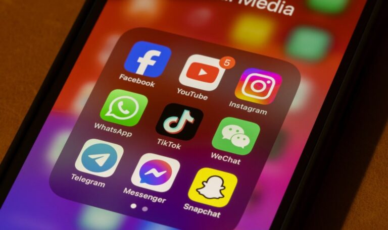 Social-Media-Verbot: Kinder sprechen im Ministerium mit