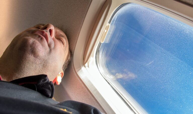 Klimaanlage kaputt: Menschen kollabieren in glühender Boeing