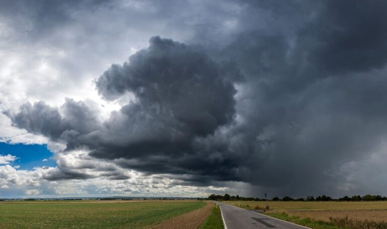 Wetter kippt komplett: Erst Hitze, dann schwere Gewitter