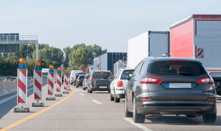 Asphalt bricht auf: A1 wegen Hitzeschäden nur einspurig befahrbar