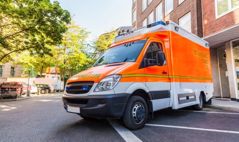 42 Grad Körpertemperatur: Sieben Personen aus Dachgeschosswohnung evakuiert