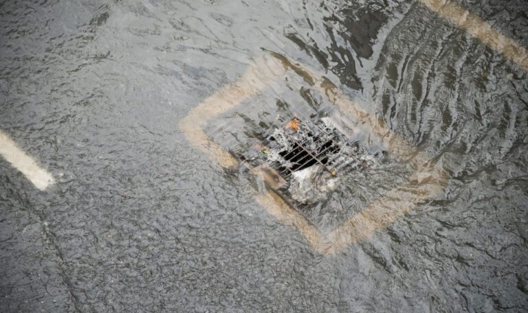 Heftiges Gewitter: Hauptstadt mit Abwasser und Fäkalien überschwemmt