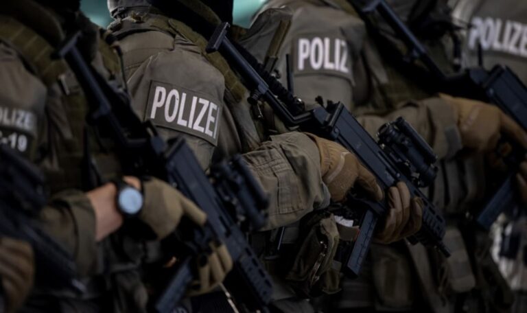 21-Jähriger prügelte Mann in Wien zu Tode – WEGA stürmt Wohnung