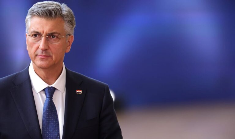 Zagreb: Kroatiens Premier übersteht Kollision in Panzer-Audi
