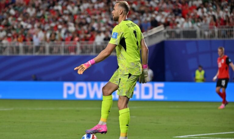 Schlager-Transfer fix? Kult-Klub schnappt sich WM-Keeper