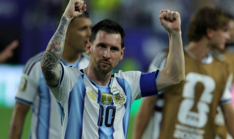Außenseiter bringt Argentinien ans Limit: Eigentor rettet Weltmeister vor Blamage