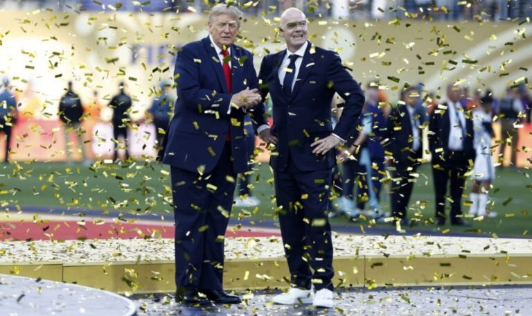 Konfetti, Goldpokal, Pfiffe: WM-Auftritt von Trump sorgt für Eklat
