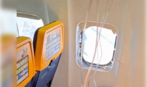 Mann fast aus Flugzeug gesogen: Drama auf Ryanair-Flug (VIDEO)