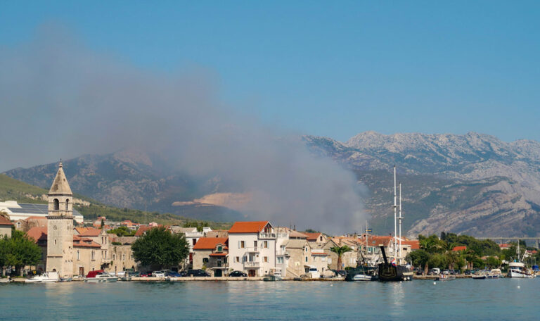 Waldbrand-Saison an der Adria: Warnstufen und was im Ernstfall gilt