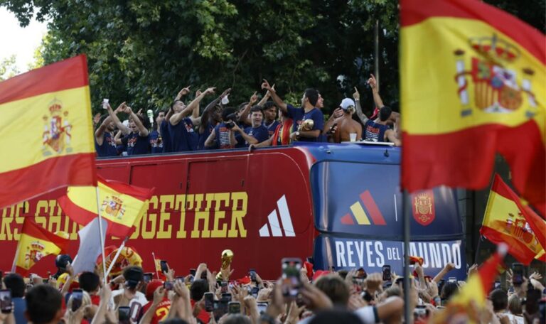 Mehr als eine Million Fans: Weltmeister feierlich in Madrid empfangen (VIDEOS)