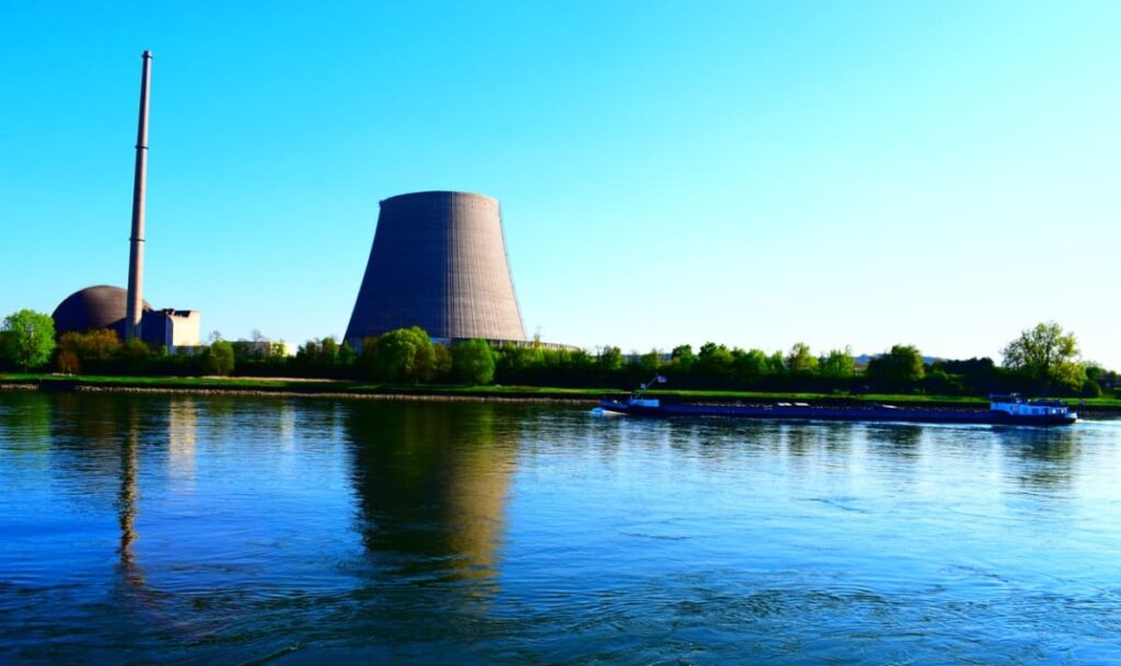 Donau zu niedrig: Kühlpumpen in Gefahr – Atomreaktor muss abgeschaltet werden