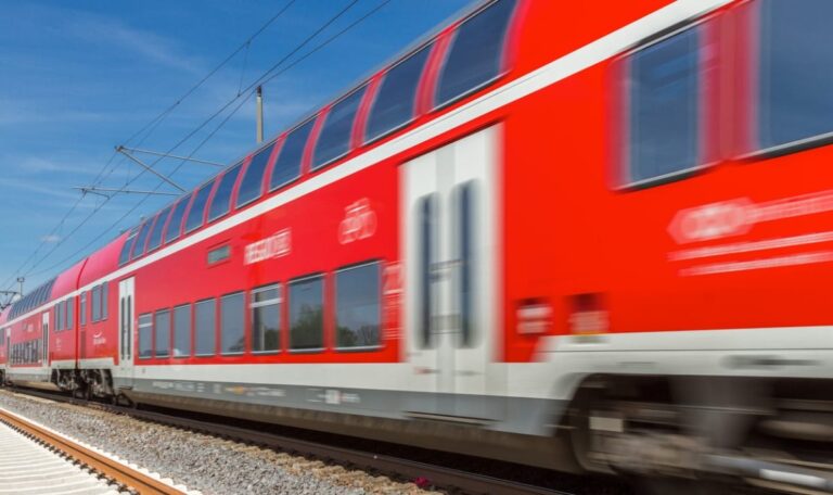 Tür fällt während Fahrt ab – ÖBB-Zug muss in Padua stoppen