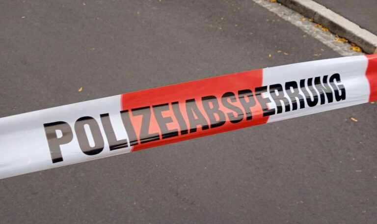 Neugeborenes tot vor Hochhaus: Verdächtige ist erst 14 Jahre alt