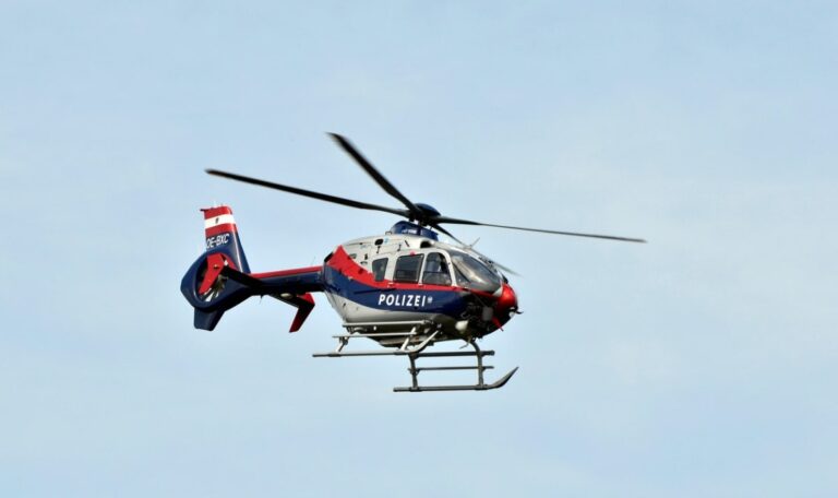 Stunden lang unbemerkt: Vater und Kind sterben bei Traktorunfall