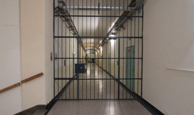 Häftling stirbt nach Medikamentenkollaps: Staatsanwaltschaft ermittelt