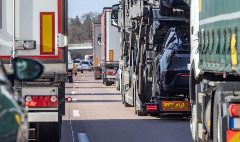 Schengen-Falle: Hunderte Lastwagenfahrer verhaftet – Lieferketten brechen weg