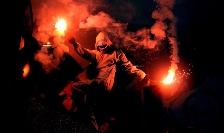Hunderte Syrer in EU eingeschleust: Polizei hebt Hooligan-Netzwerk aus