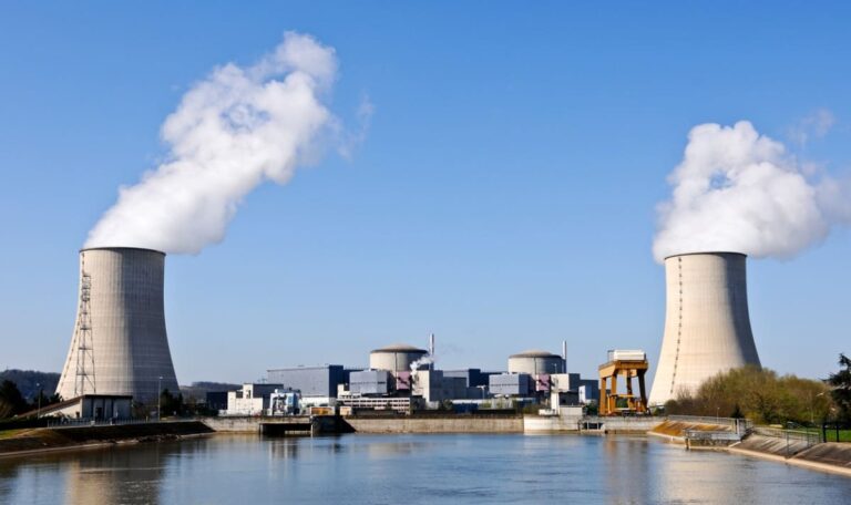 Atomreaktor abgeschaltet: Fluss erreicht kritische Temperatur