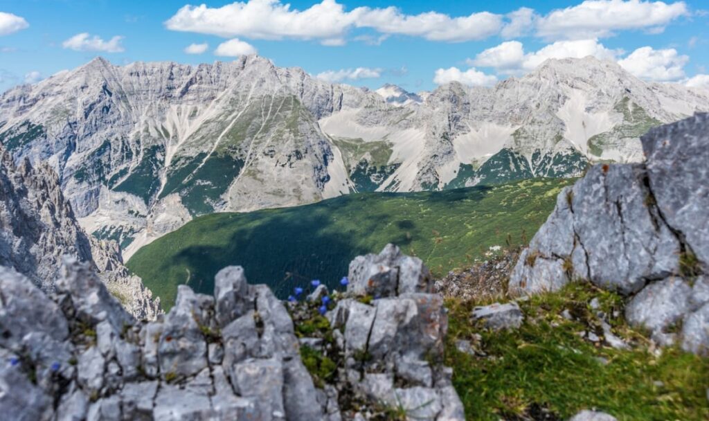 Outdoor-App versagt bei Wandertour: 18-Jähriger stürzt 200 Meter ab
