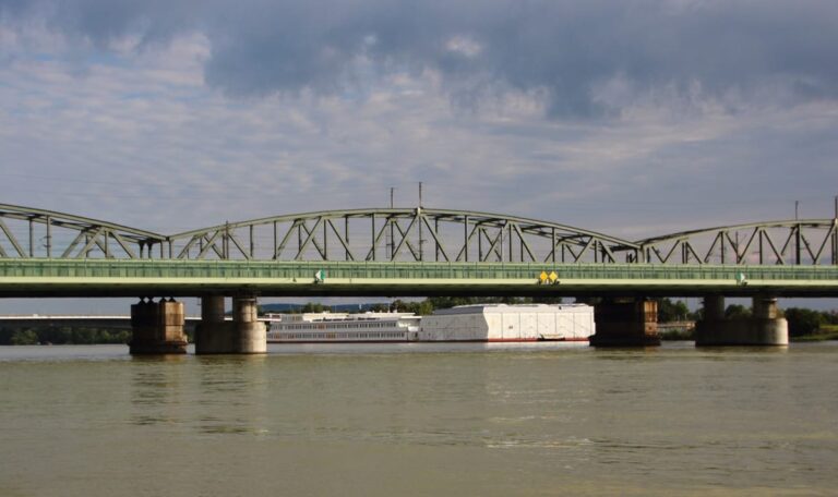 Sprung von Wiener Brücke endet tödlich – 41-Jähriger taucht nicht mehr auf