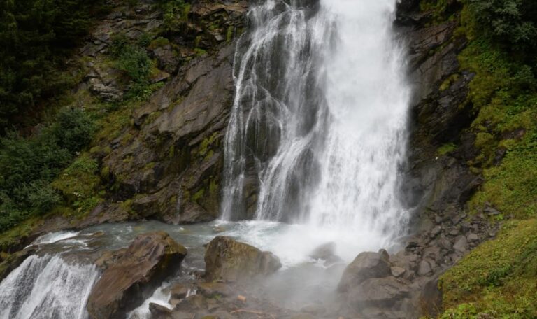 Absturz in den Wasserfall – Mutter zweier Kinder stirbt bei Polizeiausbildung