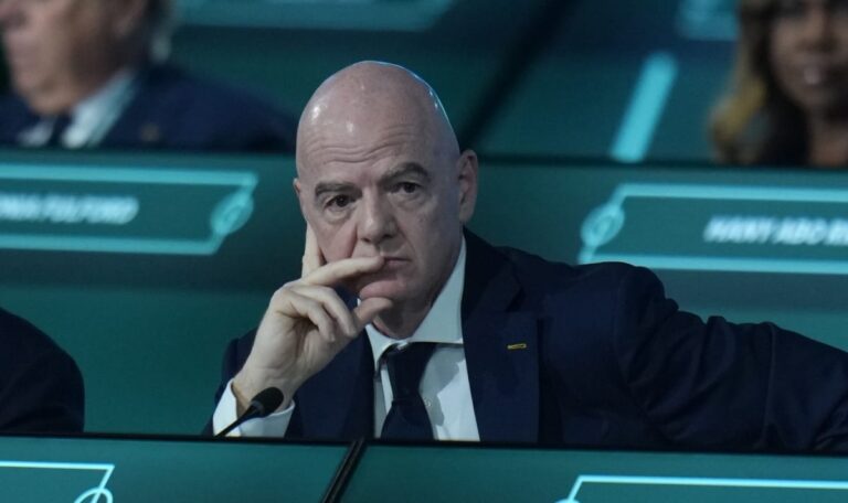 Fußball-Beben: Fans fordern Rücktritt von FIFA-Boss Infantino