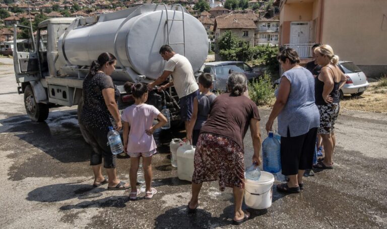 Leere Brunnen durch Trockenheit: Mehrere Regionen Serbiens ohne Wasser