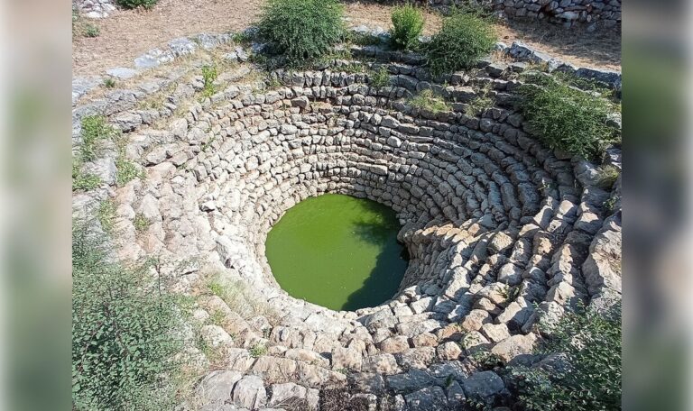 Seit 2.000 Jahren Wasser? Das Rätsel um den Brunnen Neveš