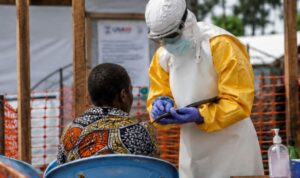 Über 4.000 Ebola Tote im Kongo: Jetzt erster Fall im Nachbarland