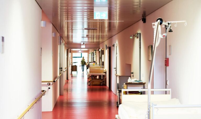 Drei Krankenhäuser, 3,5 Stunden: Vergewaltigungsopfer immer wieder weitergeschickt