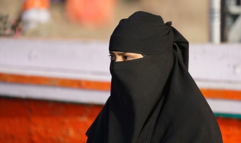 Portugal beschließt „Burka-Verbot“: Bis zu 3.000 Euro Strafe