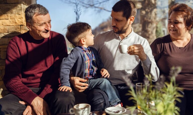 Verstehen alles, sprechen nur Deutsch: Verliert die Diaspora ihre Sprache?
