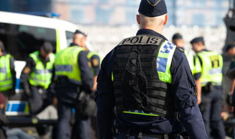 Schwert-Terror in Klassenzimmer – Schüler fliehen in Panik