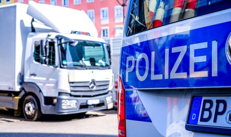 Zoll stoppt 16 Tonnen gefälschte Energydrinks aus Afghanistan
