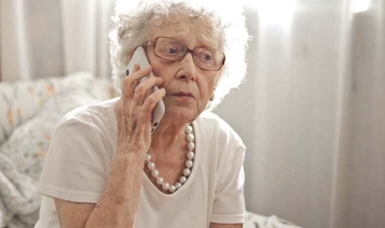 185 Anrufe an einem Tag: Wiener Seniorin vor Gericht