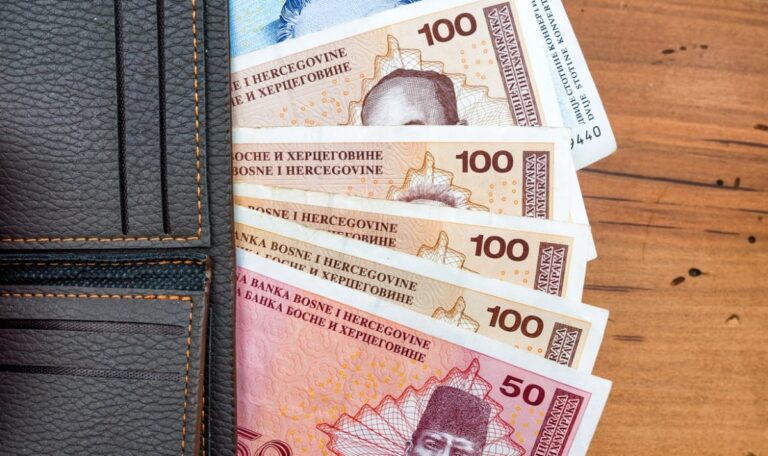 Bis zu 1.200 KM extra: 21.000 Beschäftigte in BiH bekommen Nachzahlung