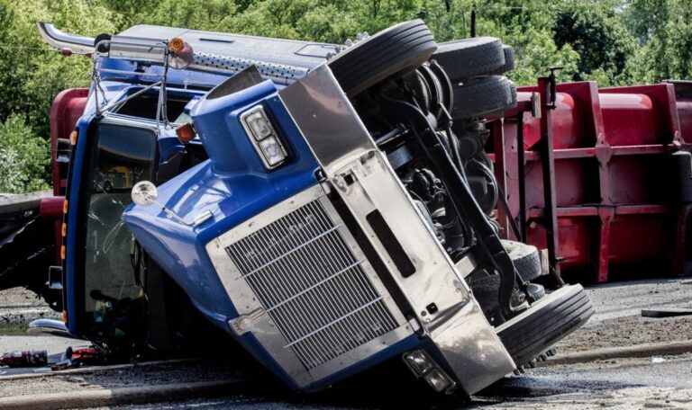 4,1 Promille am Steuer: Lkw verliert 22 Tonnen Melonen