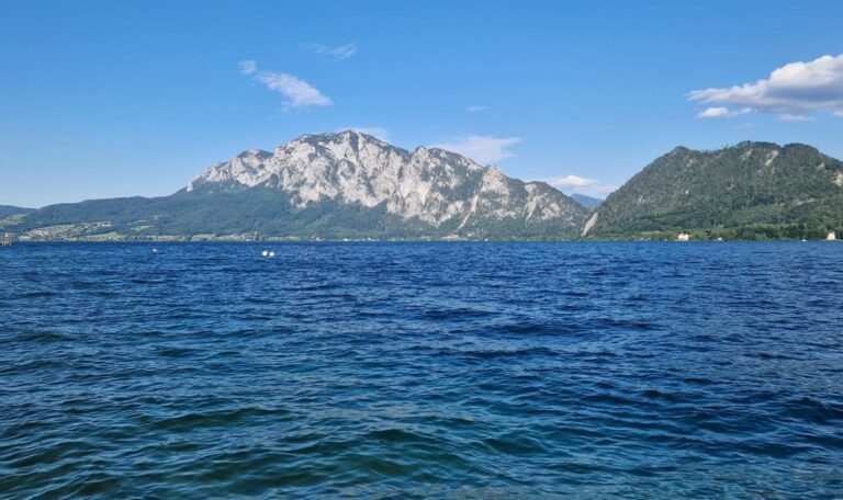 Wrack im Attersee in 160 Meter Tiefe: Bergung vorerst gescheitert
