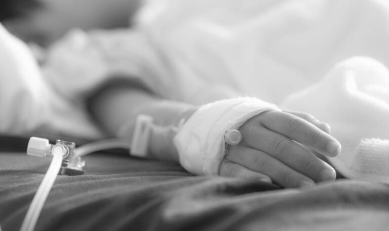 Eltern verweigern verpflichtende Impfung – Vierjährige stirbt