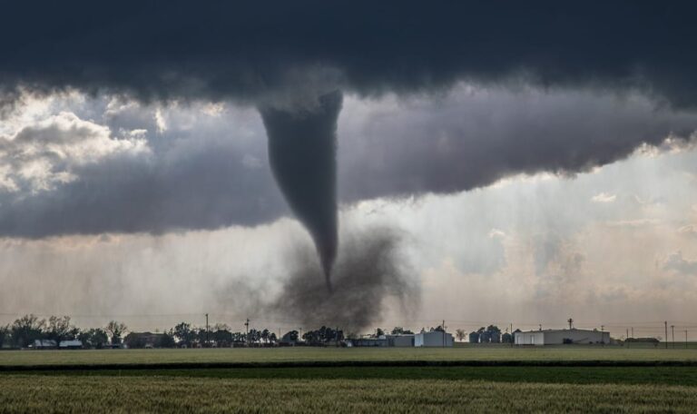 Tornado trifft Südfrankreich: 41 Verletzte und 300 Häuser beschädigt (VIDEO)