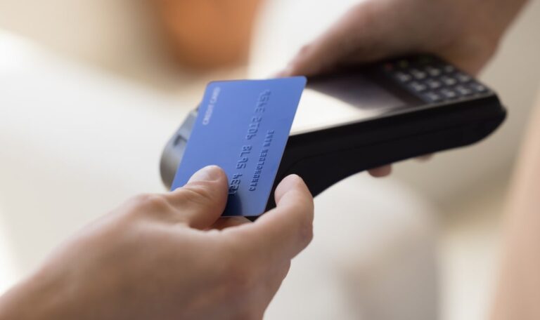 Trinkgeld-Falle beim Kartenzahlen: Viele zahlen mehr als sie wollen